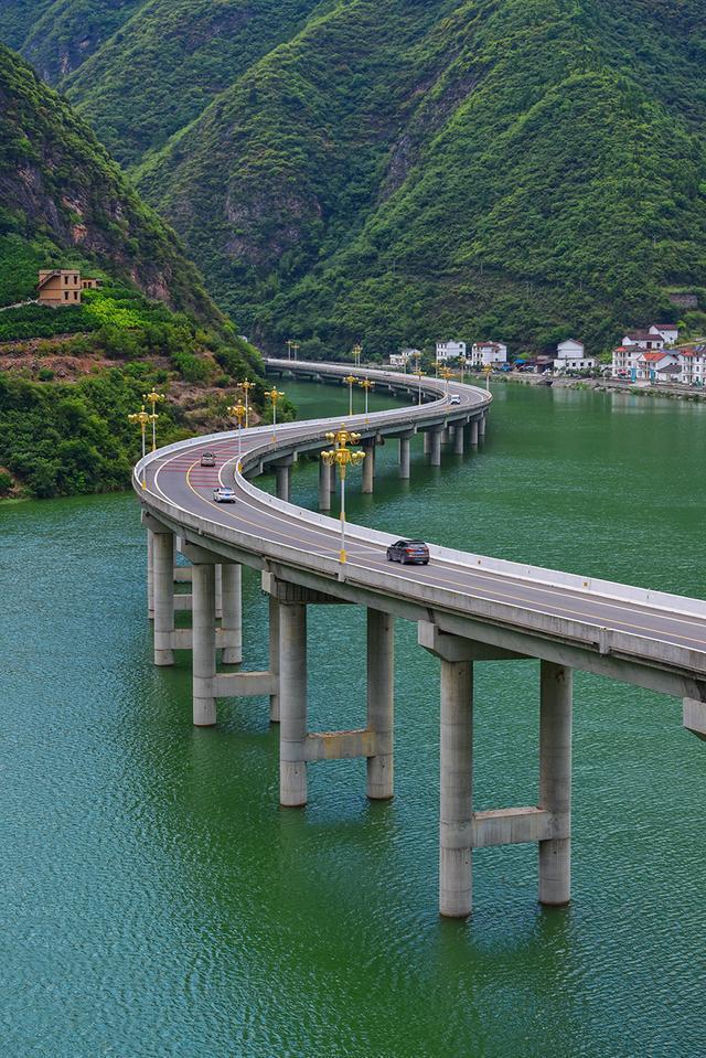 中国最美水上公路:比海景公路还美的水上古昭公路